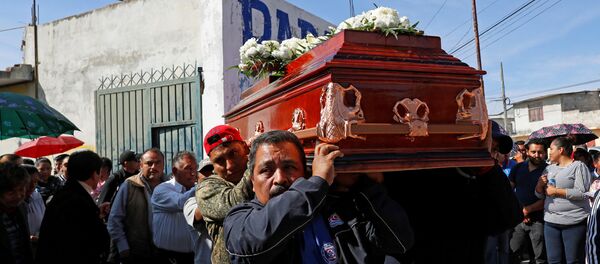 Похороны погибших в Мексике - Sputnik Беларусь