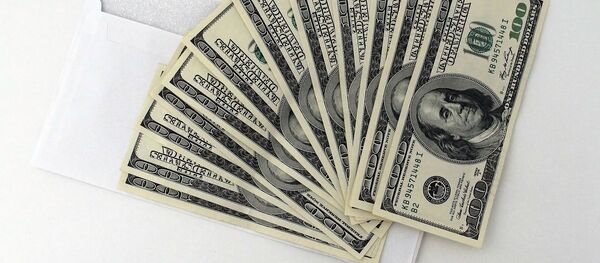 Доллары в конверте, архивное фото Доллары в конверте, архивное фото - Sputnik Беларусь