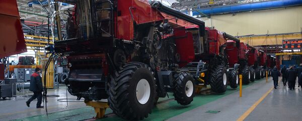 Зерноуборочная техника на предприятии Гомсельмаш - Sputnik Беларусь