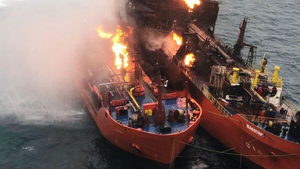 Тушение пожара на танкерах в Керченском проливе - Sputnik Беларусь