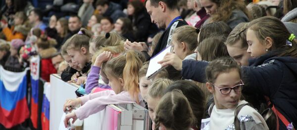 Болельщики на ЧЕ по фигурному катанию в Минске - Sputnik Беларусь