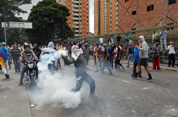 В среду в Венесуэле проходили антиправительственные марши - Sputnik Беларусь