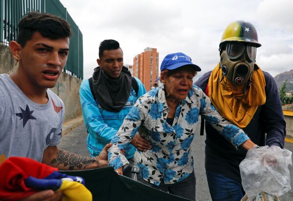 Правоохранительные органы Венесуэлы применили слезоточивый газ для разгона демонстрантов на востоке Каракаса - Sputnik Беларусь