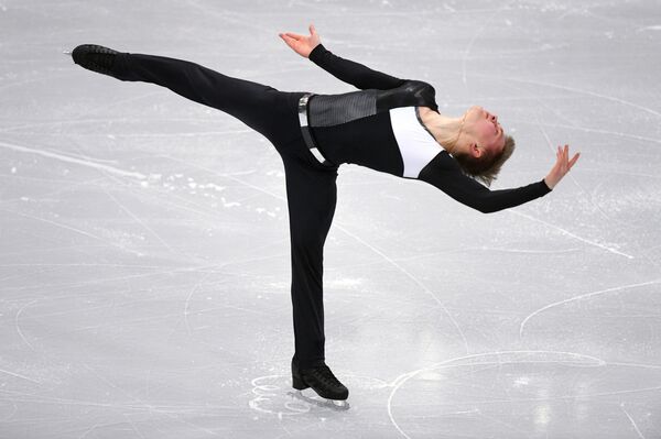 Россияне лидируют после короткой программы на ЧЕ по фигурному катанию - Sputnik Беларусь