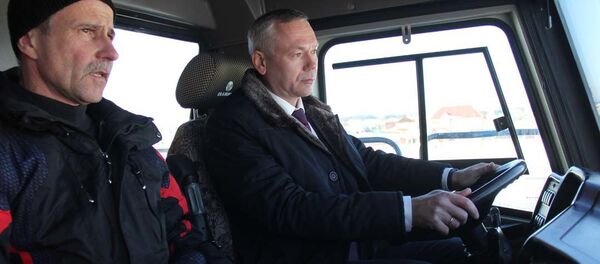 Губернатор Новосибирской области Андрей Травников за рулем БелАЗа - Sputnik Беларусь