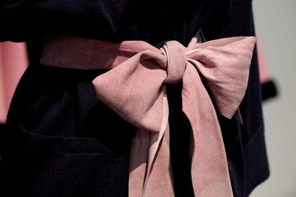 Платья Катрин Денев продали почти за миллион евро на торгах - Sputnik Беларусь