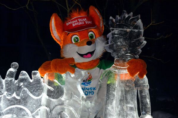 Фотафакт: ледзяная фігура-талісман II Еўрапейскіх гульняў з'явілася ў Мінску - Sputnik Беларусь