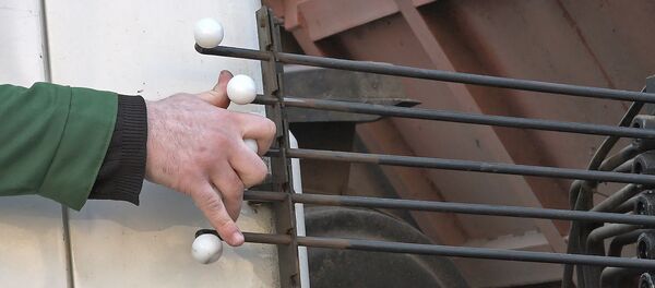 Тяжелая работа мусоровоза - Sputnik Беларусь