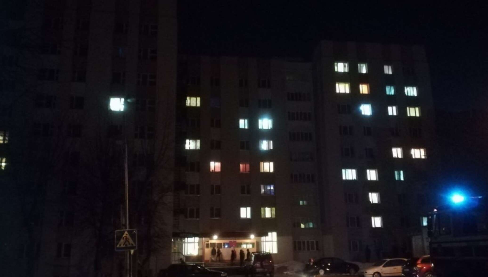 Ночное общежитие. Общежитие ночью. Фото здания общежития в ночное время суток. Спутник Молодечно ночью.