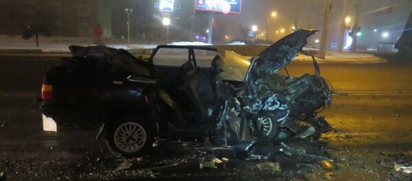 Легковушка влетела под МАЗ в Минске - Sputnik Беларусь