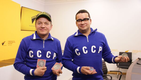 Участникам исторического Rallye Monte-Carlo Historique (RMCH) подарили памятные медали Минск - Sputnik Беларусь