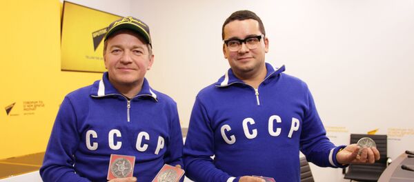 Участникам исторического Rallye Monte-Carlo Historique (RMCH) подарили памятные медали Минск - Sputnik Беларусь