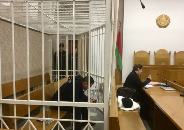 Дело медиков: прокурор попросил реальные сроки для Лосицкого и Кравченка Дело медиков: прокурор попросил реальные сроки для Лосицкого и Кравченка - Sputnik Беларусь