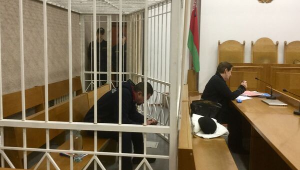 Бывший заместитель министра здравоохранения Игорь Лосицкий перед началом прений в зале суда - Sputnik Беларусь