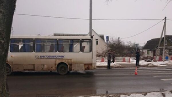 Автобус сбил девочку-подростка на переходе в Жабинке - Sputnik Беларусь