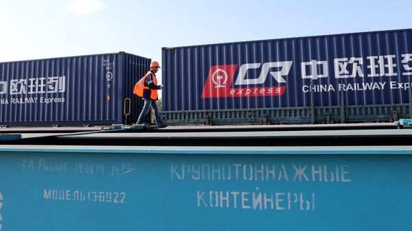 Комбинированный контейнерный поезд, следующий из Европы в Китай - Sputnik Беларусь