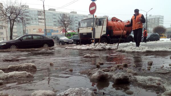 После оттепели ливневки Могилев не справляются с потоком растаявшего снега  - Sputnik Беларусь