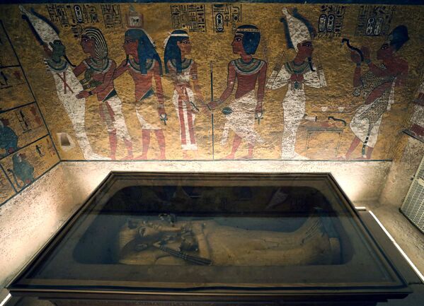 Мумия фараона Тутанхамона в гробнице в Луксоре, Египет - Sputnik Беларусь
