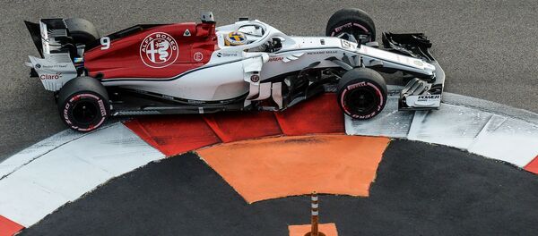 Болид команды Sauber с логотипами Alfa Romeo - Sputnik Беларусь