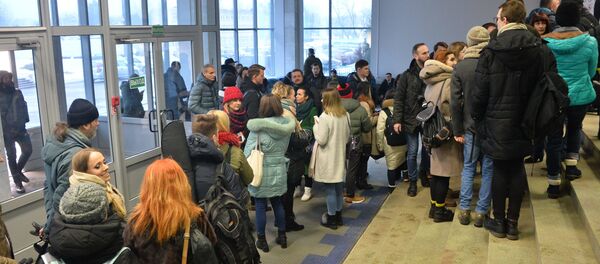 Чарга ў холе Белтэлерадыёкампаніі на праслухоўванне на Нацыянальны адбор - Sputnik Беларусь