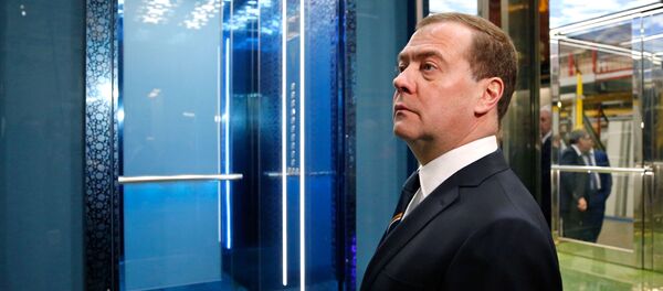 Премьер-министр РФ Д. Медведев посетил Щербинский лифтостроительный завод - Sputnik Беларусь