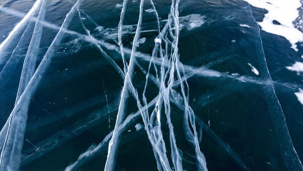 Лед на озере, архивное фото - Sputnik Беларусь