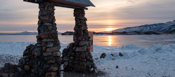 Захад сонца на мысе Уюга ў раёне возера Байкал Захад сонца на мысе Уюга ў раёне возера Байкал - Sputnik Беларусь