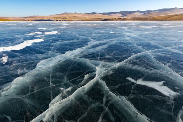 Озеро Ханхой на острове Ольхон раньше было заливом Байкала, а теперь отделено наносной песчаной косой. - Sputnik Беларусь