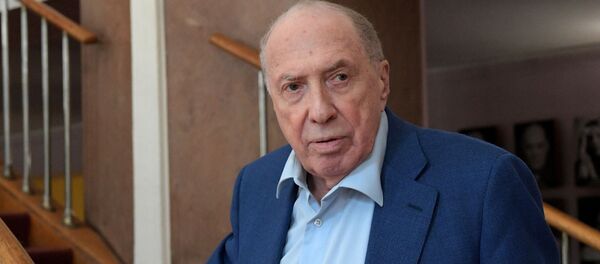 Актер и режиссер Сергей Юрский во время сбора труппы Театра имени Моссовета - Sputnik Беларусь