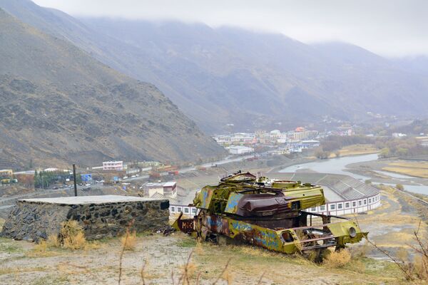 Залежи изумрудов и кладбище советских танков: жизнь Панджшерского ущелья - Sputnik Беларусь