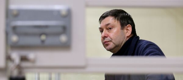 Кіраўнік партала РІА Новости Украина Кірыл Вышынскі ў Херсонскім апеляцыйным судзе Кіраўнік партала РІА Новости Украина Кірыл Вышынскі ў Херсонскім апеляцыйным судзе - Sputnik Беларусь