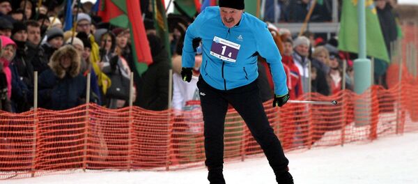 Аляксандр Лукашэнка на біятлоннай лыжні Аляксандр Лукашэнка на біятлоннай лыжні - Sputnik Беларусь