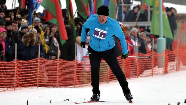 Аляксандр Лукашэнка на біятлоннай лыжні - Sputnik Беларусь
