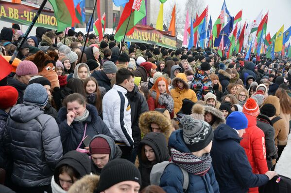 Трибуны были заполнены болельщиками, которые тепло приветствовали участников мероприятия - Sputnik Беларусь