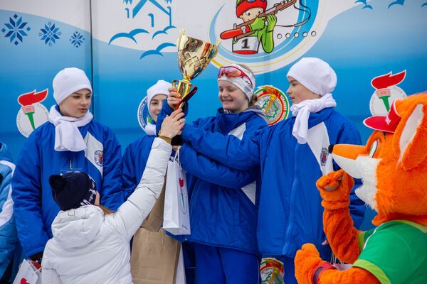 Победителей наградила четырехкратная олимпийская чемпионка Дарья Домрачева - Sputnik Беларусь