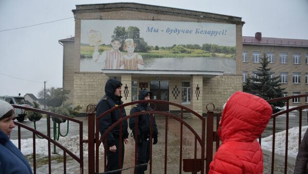 Школа в Столбцах, где произошло нападение - Sputnik Беларусь