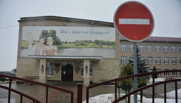 Школа в Столбцах, где десятиклассник напал с ножом на учителя и учеников - Sputnik Беларусь