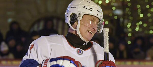 Президент РФ Владимир Путин принял участие в товарищеском матче Ночной хоккейной лиги - Sputnik Беларусь