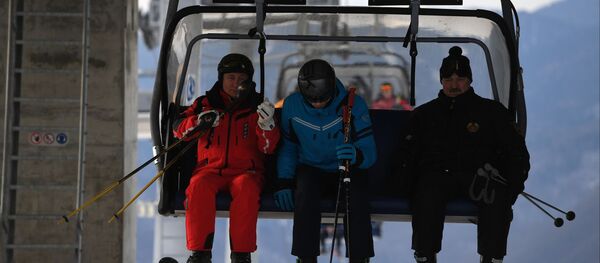 Прэзідэнт РФ Уладзімір Пуцін і прэзідэнт Беларусі Аляксандр Лукашэнка з сынам Мікалаем падчас катання на лыжах Прэзідэнт РФ Уладзімір Пуцін і прэзідэнт Беларусі Аляксандр Лукашэнка з сынам Мікалаем падчас катання на лыжах - Sputnik Беларусь