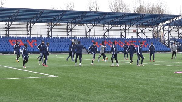 Футболисты БАТЭ провели тренировку в Минске перед игрой с Арсеналом - Sputnik Беларусь