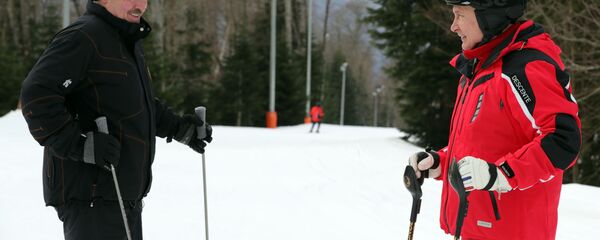Президент Беларуси Александр Лукашенко и президент РФ Владимир Путин во время катания на лыжах в Сочи - Sputnik Беларусь