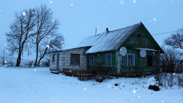 Дом в деревне Вороновского района, в котором жила семья - Sputnik Беларусь