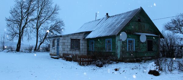 Дом в деревне Вороновского района, в котором жила семья - Sputnik Беларусь