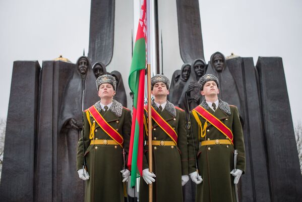На Острове слез проходят ежегодные акции в память о воинах-интернационалистах. - Sputnik Беларусь