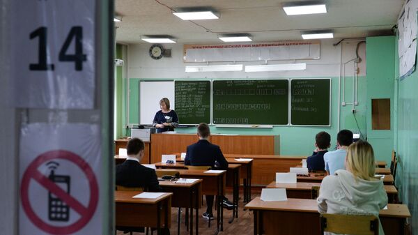 Учащиеся во время тестирования, архивное фото - Sputnik Беларусь