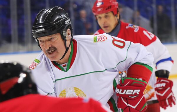 Хоккейная тройка Путин-Лукашенко-Лукашенко победила с разгромным счетом - Sputnik Беларусь