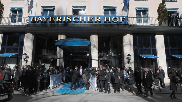 Здание отеля Bayerischer Hof, где проходит Мюнхенская конференция по безопасности - Sputnik Беларусь