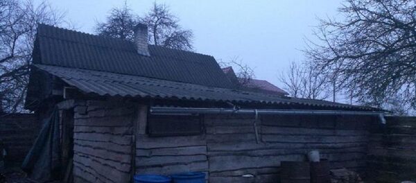 Дом в Вороновском районе, где было обнаружено около пяти тонн самогонной браги - Sputnik Беларусь