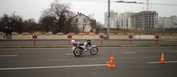 В Гродно местный житель не справился с управлением мопедом и получил травм - Sputnik Беларусь