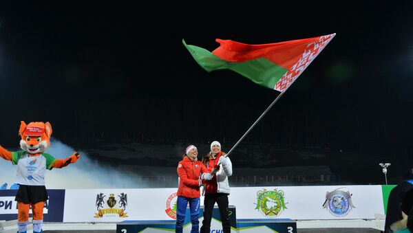 Домрачева и Скардино с белорусским флагом - Sputnik Беларусь